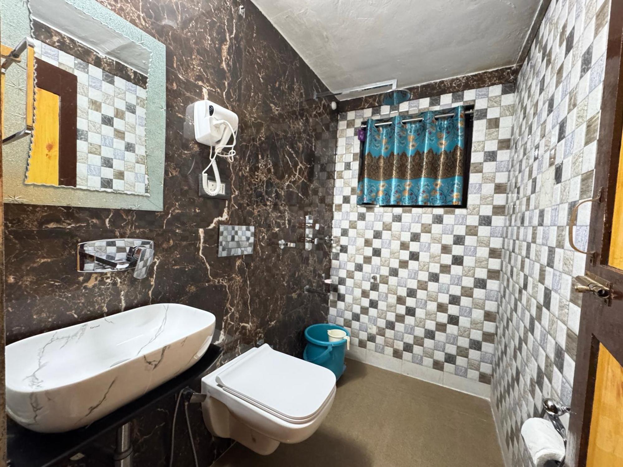 מלון Pahalgām Bombay Palace מראה חיצוני תמונה