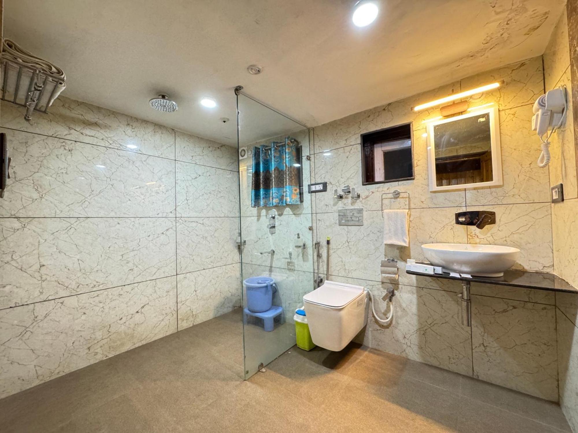 מלון Pahalgām Bombay Palace מראה חיצוני תמונה